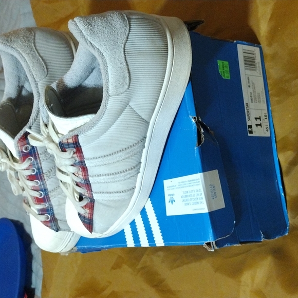 Addidas superstars with box and sale price at outlet on it for 80 I paid. Worn 4 - Picture 1 of 5